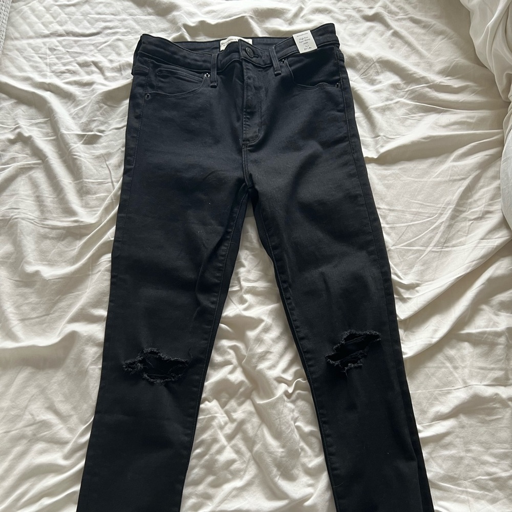 ABERCROMBIE Super Skinny Ankle High Rise Black Destroyed Denim Jean NWT